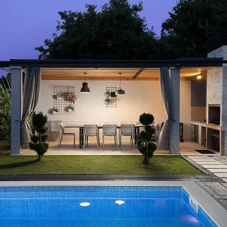 Mit Privatpool Fuer 10 Personen Ca 200 Qm In Sisan, Istrien Suedkueste Von Istrien Holiday home Sisan