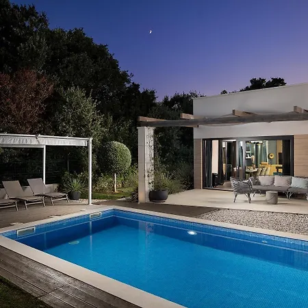 Mit Privatpool Fuer 10 Personen Ca 200 Qm In Sisan, Istrien Suedkueste Von Istrien Holiday home *