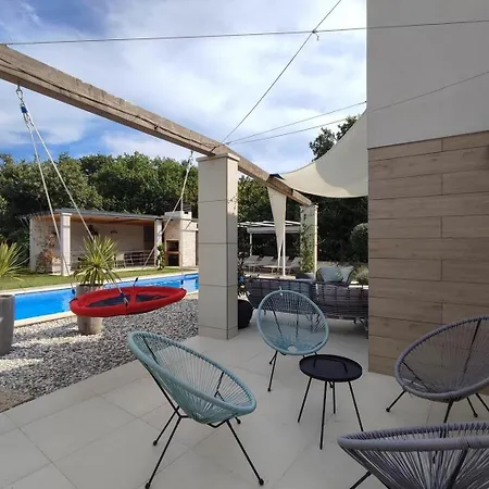 Holiday home Mit Privatpool Fuer 10 Personen Ca 200 Qm In Sisan, Istrien Suedkueste Von Istrien