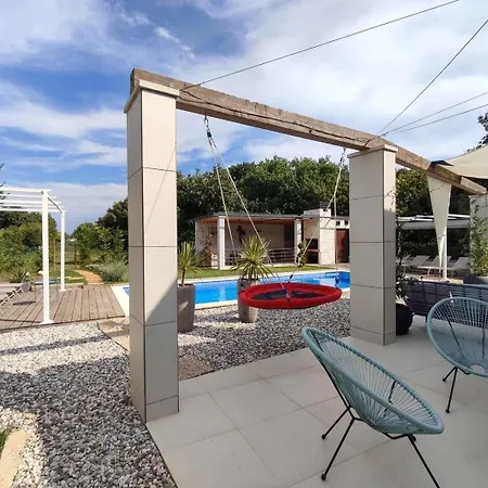 Mit Privatpool Fuer 10 Personen Ca 200 Qm In Sisan, Istrien Suedkueste Von Istrien Holiday home *