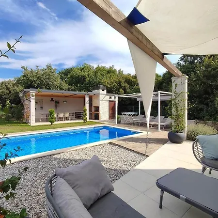 Holiday home Mit Privatpool Fuer 10 Personen Ca 200 Qm In Sisan, Istrien Suedkueste Von Istrien